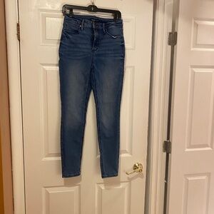 Simply Vera Wang Jeans - Medium Wash - Very Flattering - Size 8